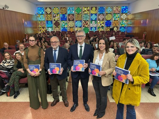 La nueva guía de atención al niño y adolescente actualiza la información para sanitarios sobre alimentación saludable, lactancia y prevención