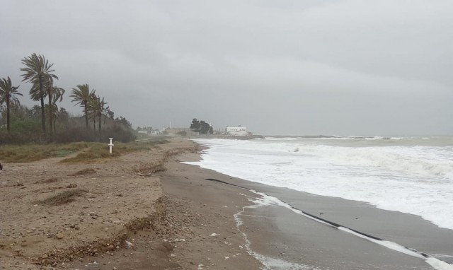 El Mediterráneo golpea de nuevo la costa: así viven el temporal  las playas valencianas