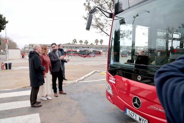 La EMT recibe los primeros 20 buses sostenibles de los 218 eléctricos e híbridos que adquirirá