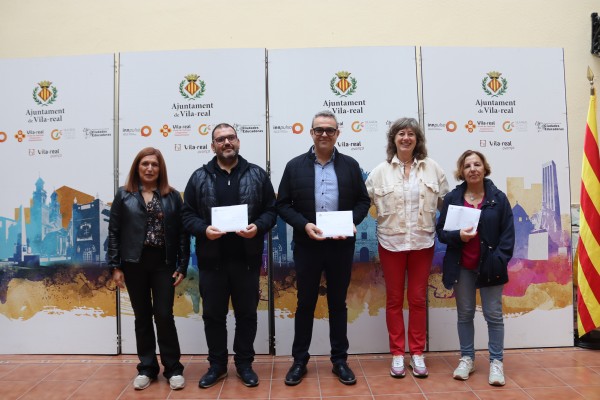 Vila-real entrega la recaptació solidària de les obres teatrals 'Encerrona' i 'La Traviata'