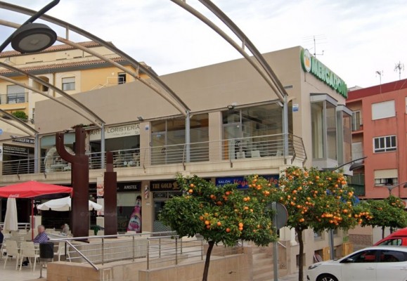 Sacan a subasta dos locales comerciales de El Prado de Ondara por 18.000 euros 
