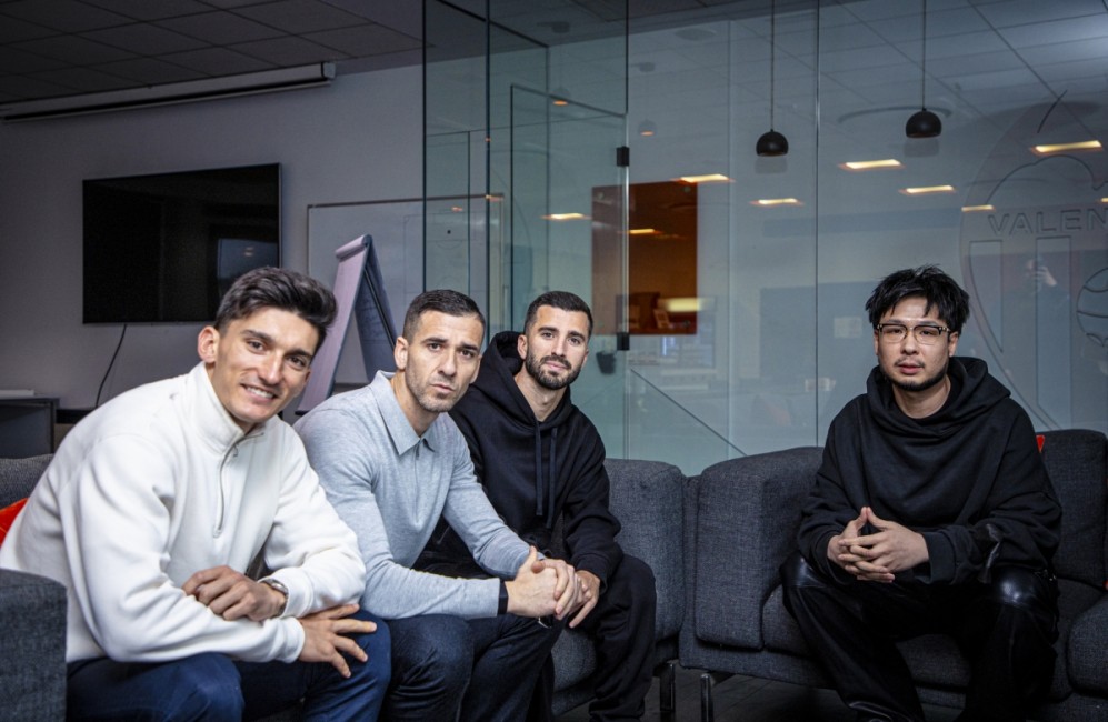 Kiat Lim reunido con los capitanes del primer equipo -  - Valencia CF.