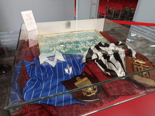 Un viaje por más de un siglo de fútbol cartagenero: así es la exposición que homenajea la pasión deportiva de la ciudad