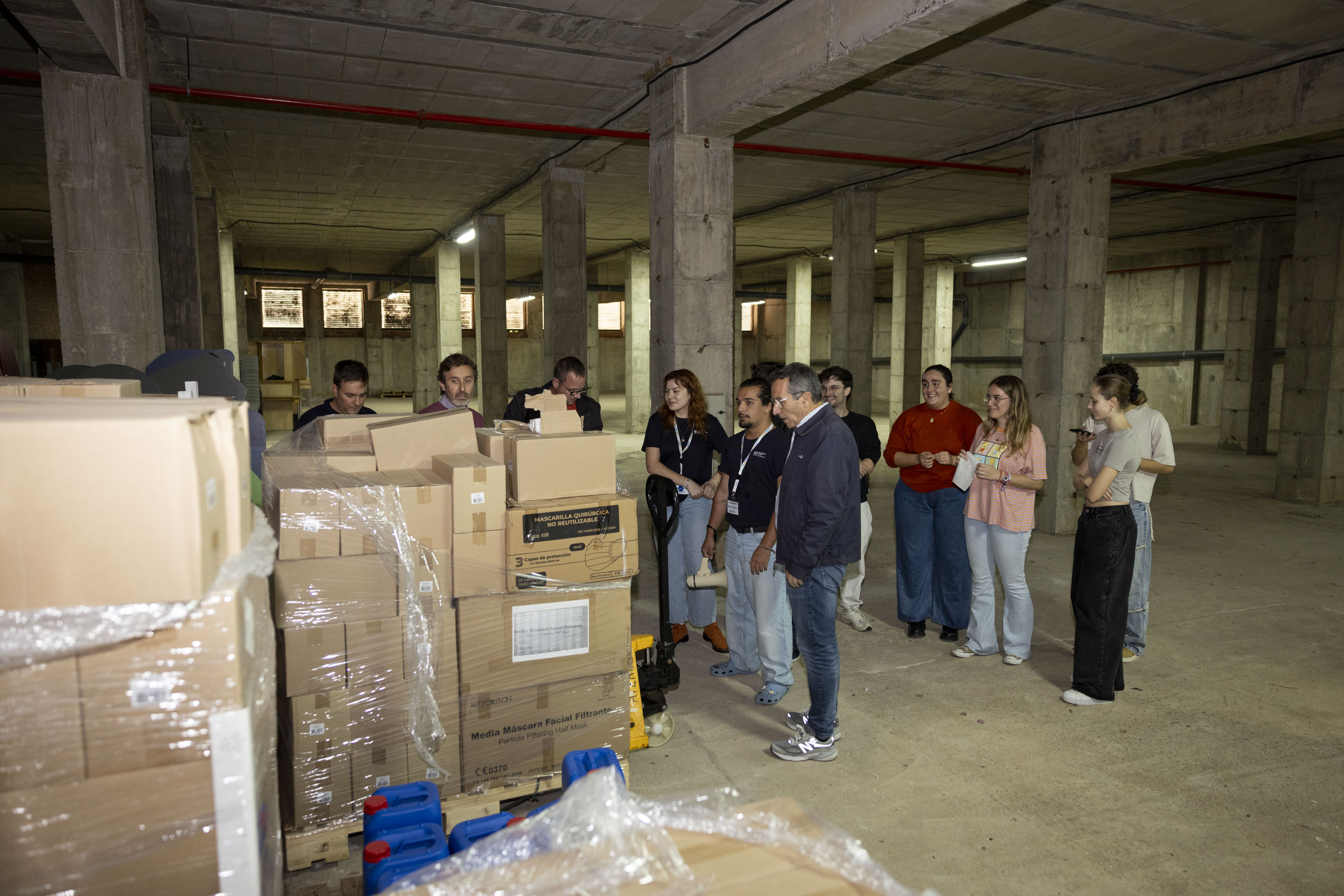 La UJI activa una campaña solidaria con Valencia: dona 20.000 mascarillas y toallitas desinfectantes