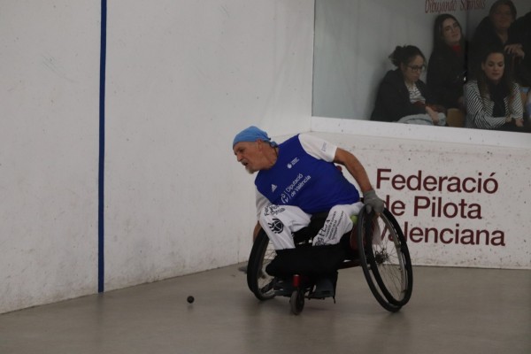 El jugador de la UPV Toni Sáiz se proclama campeón de la Copa de Raspall en silla de ruedas