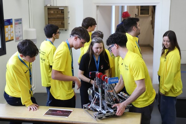 Aula Maker de Castellón vuelve a triunfar en la final nacional de VEX Robotics con el premio de Diseño