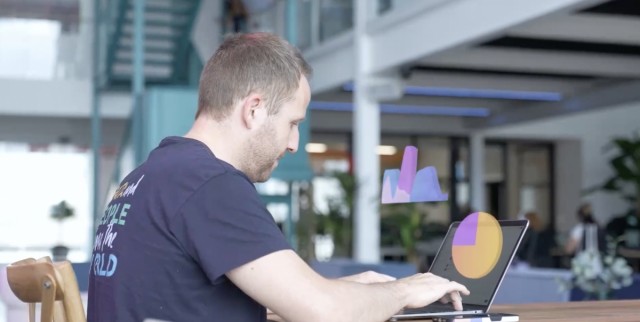 Diez soft skills esenciales para encontrar el trabajo soñado en 2025 en sectores tech, según Sesame
