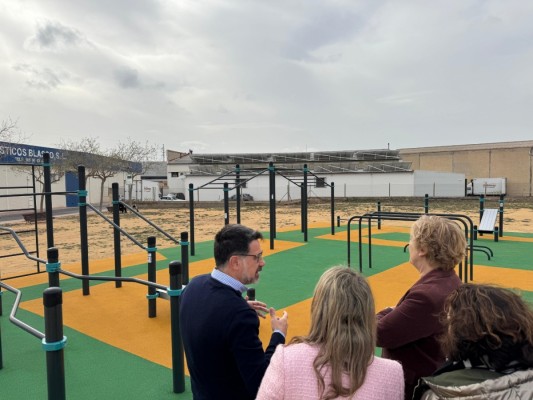 San Vicente estrena un nuevo parque de calistenia en el polígono industrial Canastell