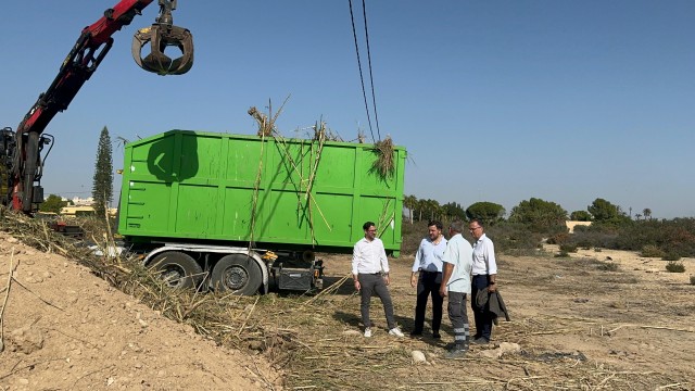 Elche inicia la inspección y limpieza de barrancos de forma preventiva por la Dana