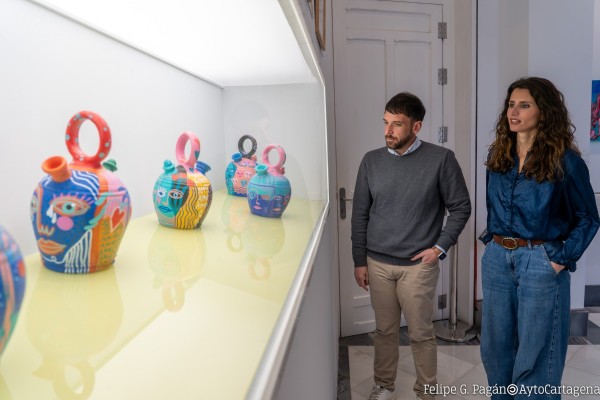 Mademoiselle Chocolat, el feminismo y los colores de Cabo de Palos: exposición en el Palacio Consistorial de Cartagena