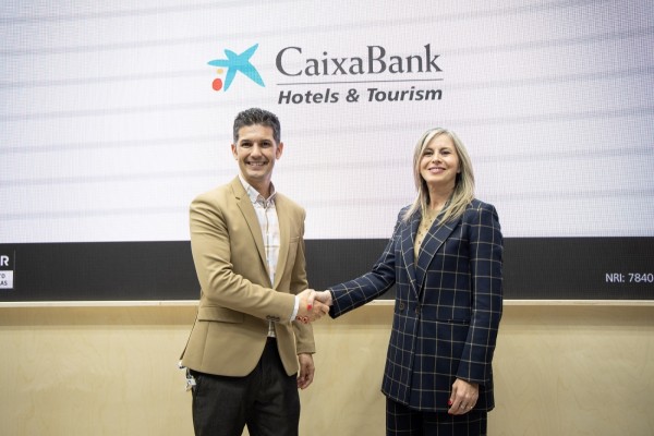 CaixaBank y Hosbec renuevan su acuerdo para contribuir a impulsar el sector turístico