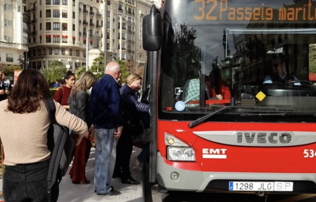 UGT pospone la huelga de autobuses y grúas por la Dana