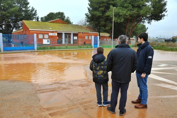 Seis carreteras cortadas en Cartagena y cerrados los colegios de La Aljorra por acumulación de agua en los accesos