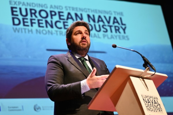 López Miras anuncia una línea de ayudas de 3 millones de euros para impulsar la I+D+i en el sector de la defensa