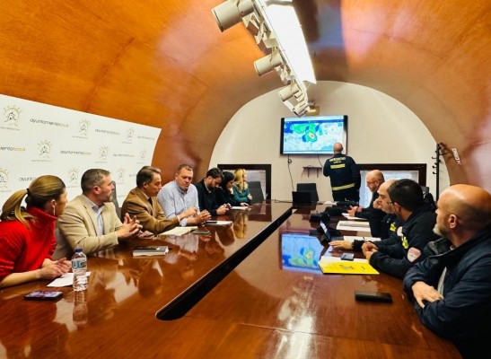 Lorca cierra los parques, los centros deportivos, la red de bibliotecas y desmonta el mercado del Huerto de la Rueda por la lluvia