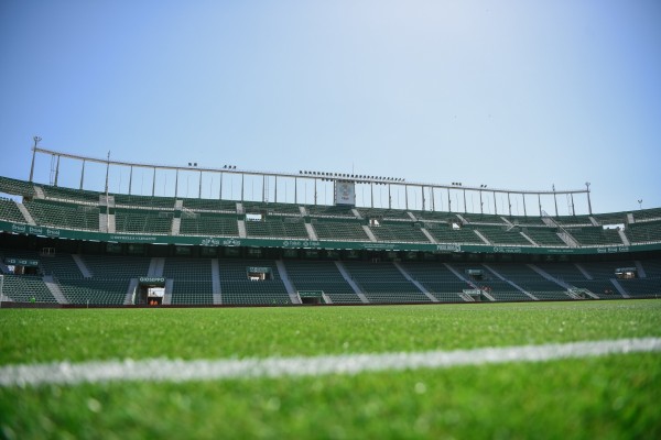 El Elche se reencuentra con el Castellón en el Martínez Valero 15 años después