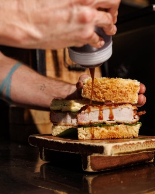 Katsu sando: el sandwich que comen los japoneses aterriza en Valencia