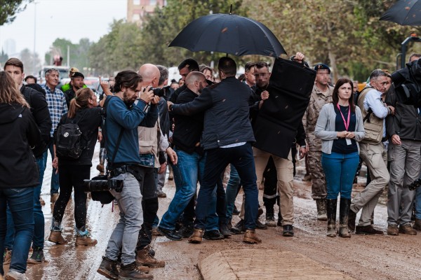 Sánchez distingue entre la frustración legítima y los ultras en los incidentes de Paiporta
