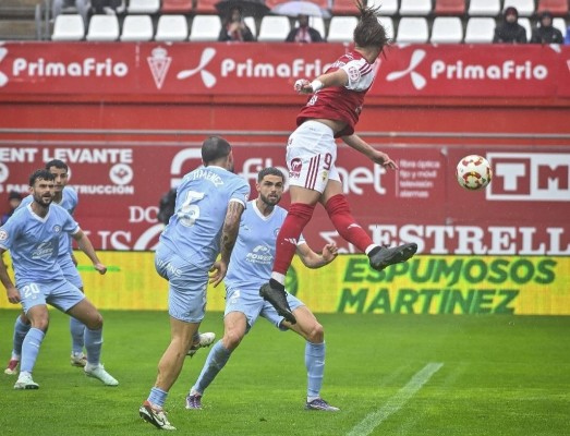 El Murcia, buscando su versión viajera ante el Atlético B, quiere dormir como líder