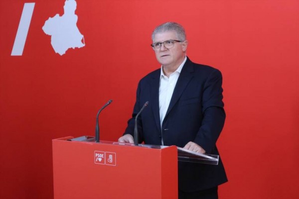 El juez abre juicio oral al líder del PSOE de la Región y el fiscal le pide ocho años de cárcel