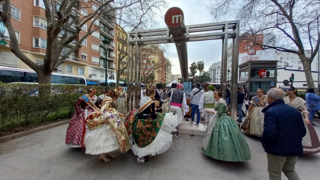 Metrovalencia y Metrobús ofrecen durante este fin de semana servicios adicionales por los actos falleros