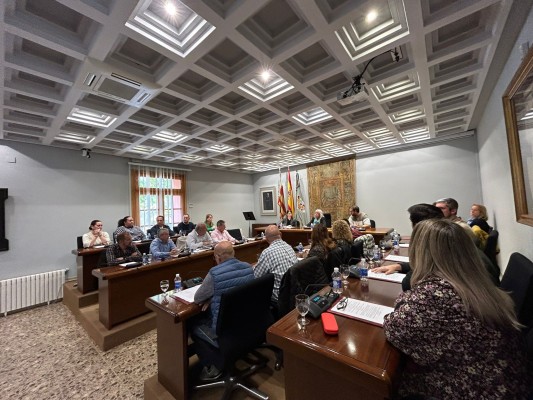 La moción de censura en Requena prospera con 11 votos a favor del PSPV y PRyA