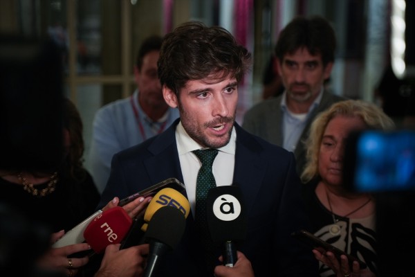 La Junta de Gobierno de València se suma, con la abstención de Vox, a la declaración institucional de la FEMP