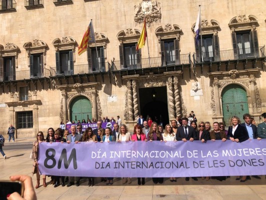 Otro 8 de marzo con fractura política en Alicante entre 'plantes' y acusaciones de hipocresía