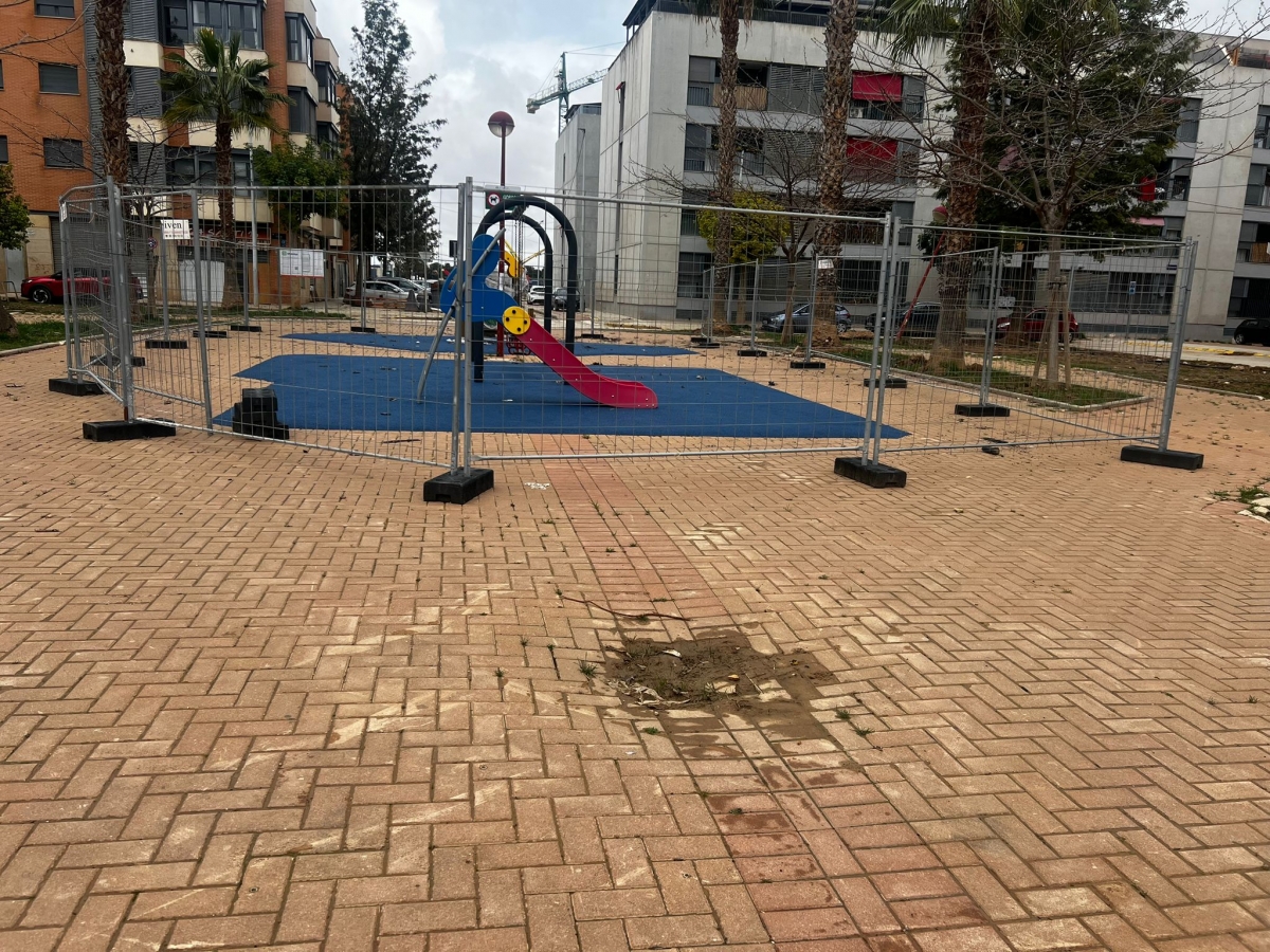 Un parque destrozado por la Dana en Paiporta, cuatro meses después.