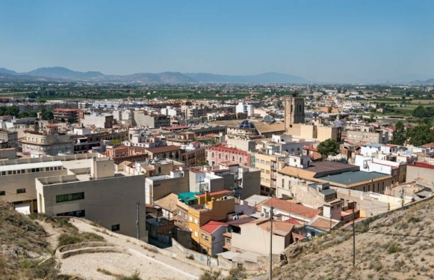Orihuela avanza en la Empresa Pública de Vivienda: externaliza la redacción de su memoria justificativa