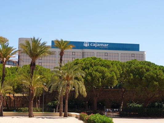 Grupo Cajamar lanza un plan de ayudas para los afectados por la Dana