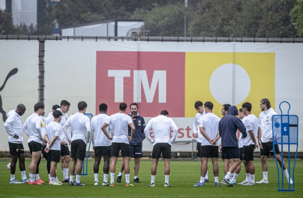 El Valencia se ejercita a la espera de qué sucede con el duelo ante el RCD Espanyol