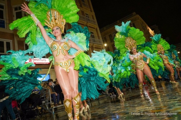 El Carnaval de Cartagena celebra este domingo su Gran Desfile y la quema de Don Carnal
