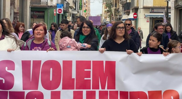 Compromís es mobilitza en la manifestació del 8M per reivindicar la igualtat i els drets de les dones