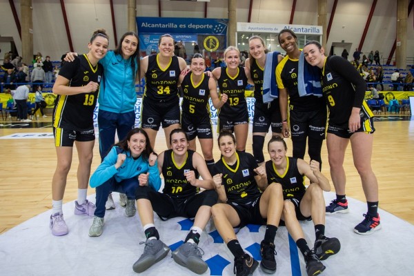 Un Hozono Jairis que va a más juega ante el Estudiantes un partido de récord ante 12.000 personas