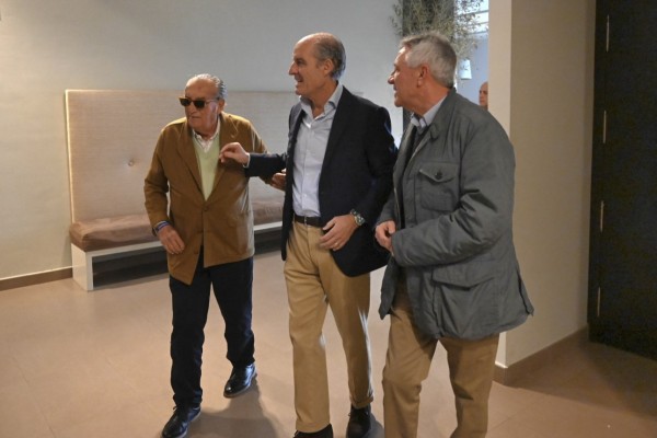 Camps 'se rearma' en Burriana arropado por el 'fabrismo' y la vieja guardia del PP de Castellón