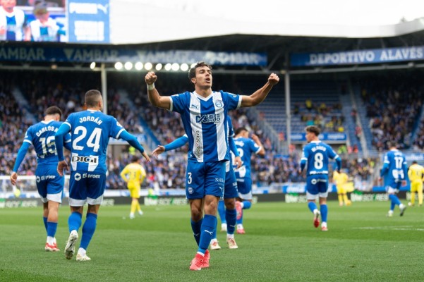 El Villarreal se ahoga en Mendizorroza y cae ante un Alavés que terminó con nueve