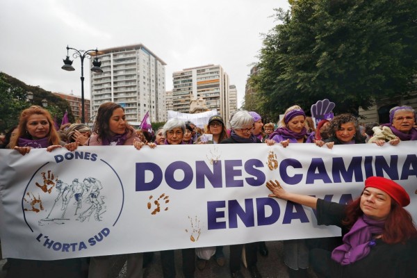 València se manifiesta por los derechos de las mujeres, en especial las de la Dana