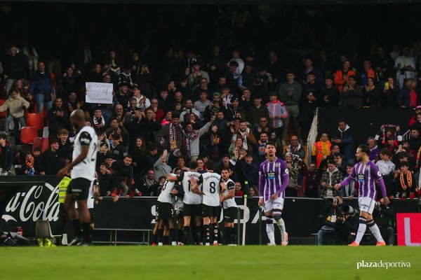 El partido Valencia CF 2-1 Real Valladolid, en imágenes (Fotos: Carla Cortés)