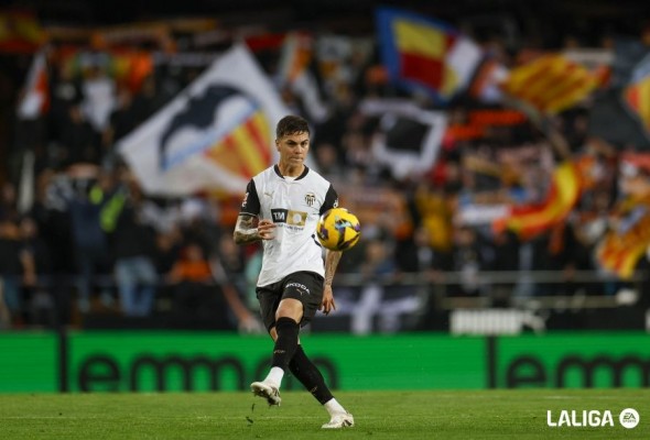 Las notas del Valencia CF 2-1 Real Valladolid: Ese '5' argentino cada día juega mejor