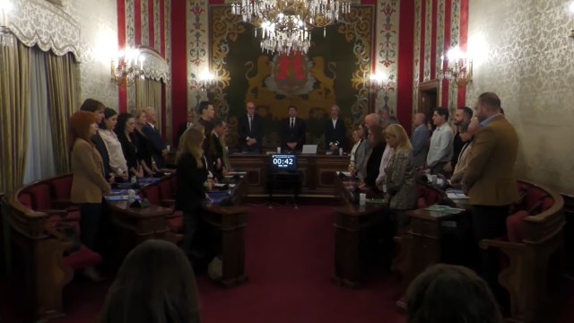 Alicante salva la subida de la tasa de la basura gracias a la 'baja' de un edil de Vox y valida la ZBE