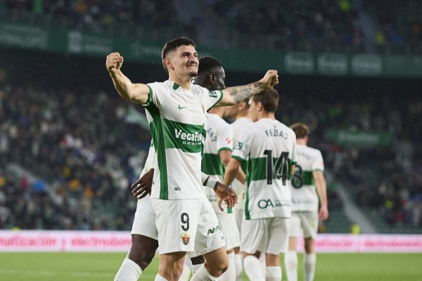 Las aguas vuelven a su cauce: el Elche regresa a la zona de ascenso directo