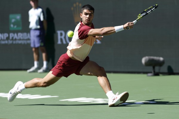 Alcaraz arranca con autoridad su asalto al tercer Indian Wells 