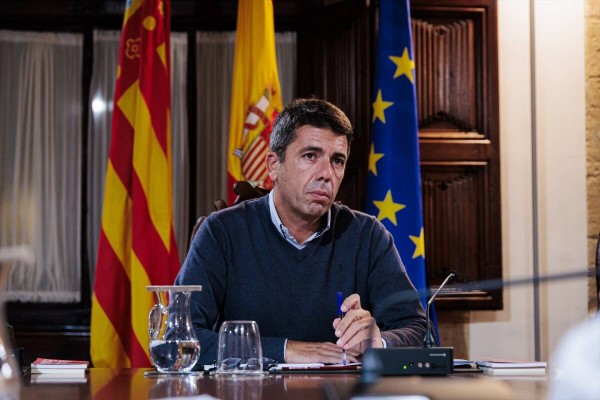 Mazón anuncia 6.000 euros por familia para arreglar casas y pide 31.400 millones a Sánchez