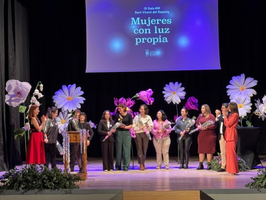 San Vicente entrega 15 galardones a mujeres que han demostrado su valía y contribución