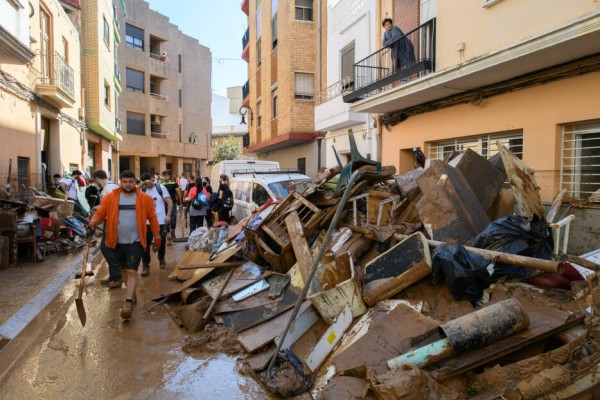 Bruselas examina todas las opciones para aliviar la crisis inmediata tras las inundaciones por la Dana