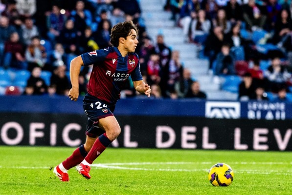 El Levante golea al Cartagena y ya mira al ascenso directo 