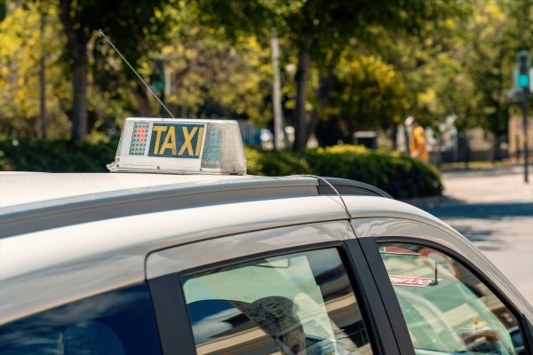 La Generalitat subraya su disposición al diálogo con la Federación Sindical del Taxi ante los paros de Fallas