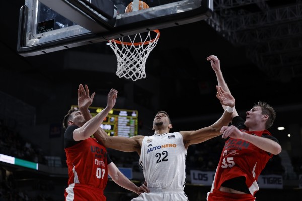 El UCAM CB sube un puesto pese a perder y es décimo en la Liga Endesa