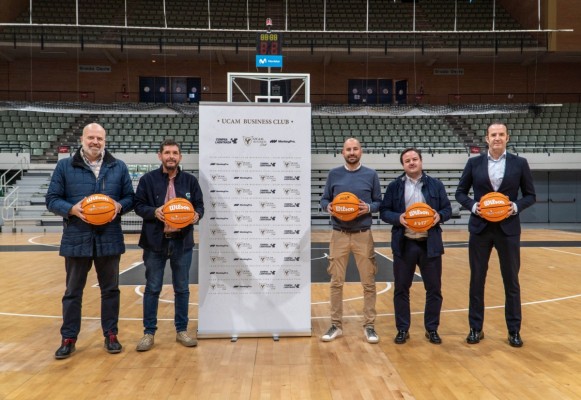 La peña Zona Pimentonera celebra su 30 aniversario en la sala Mamba antes del UCAM CB-Bàsquet Girona